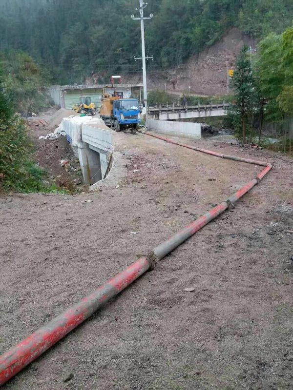 微型混凝土输送泵修建蓄水池房庄村不再看天吃